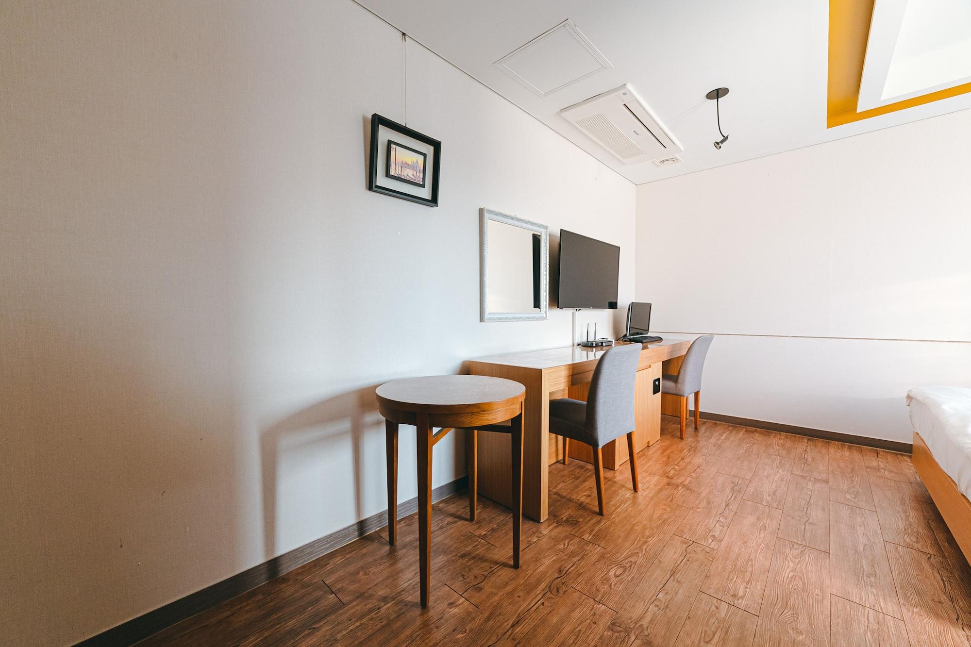 Gallery Tourist Hotel Tongyeong Exterior foto