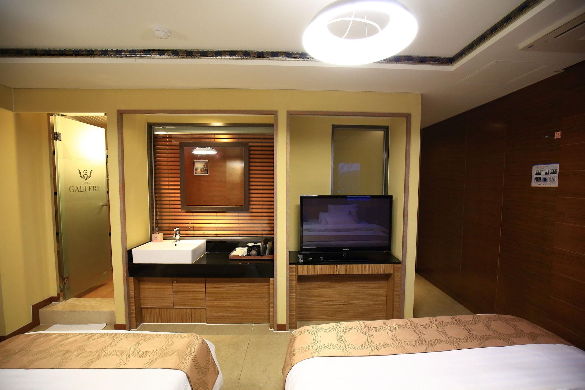 Gallery Tourist Hotel Tongyeong Exterior foto
