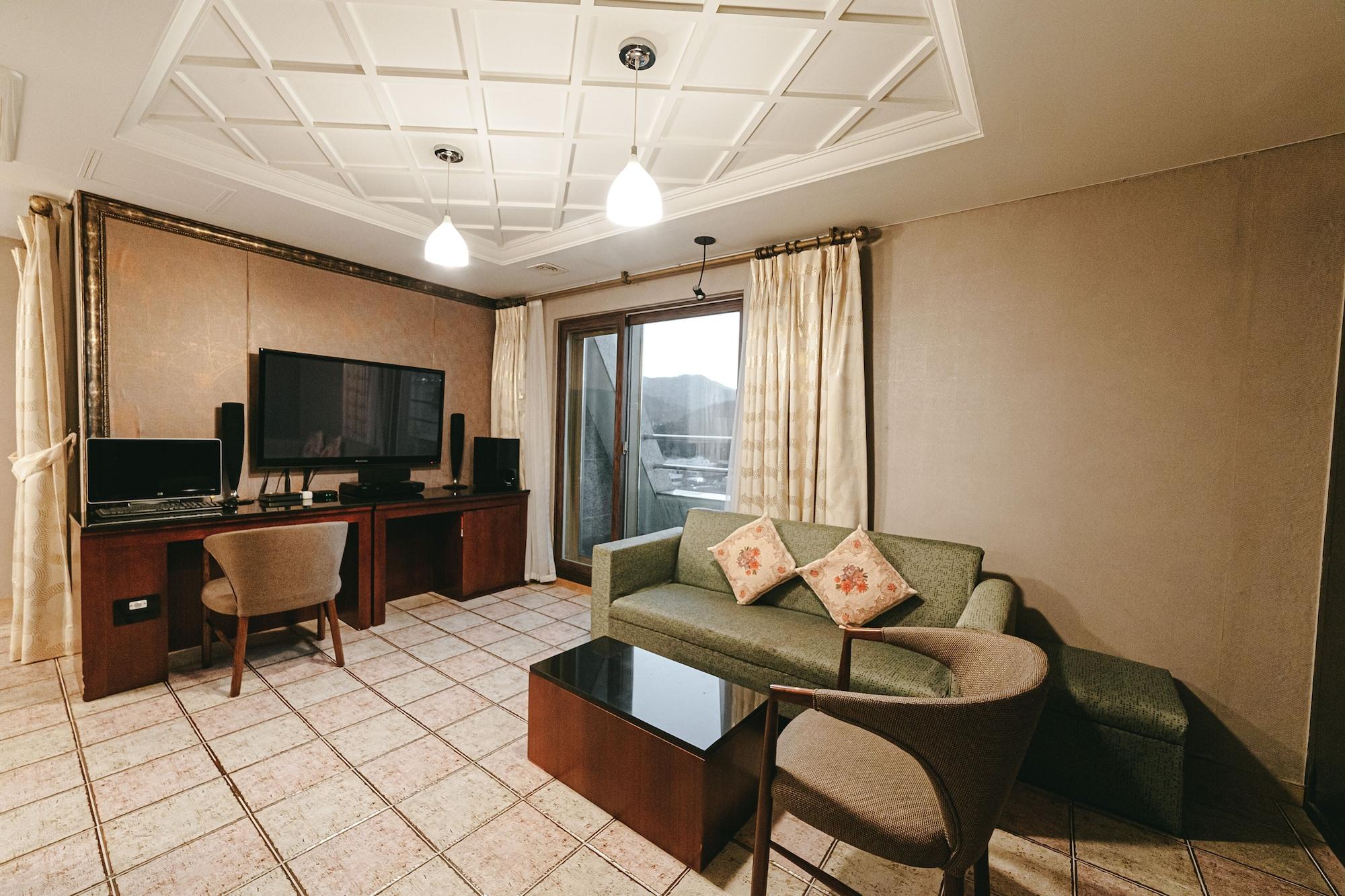 Gallery Tourist Hotel Tongyeong Exterior foto